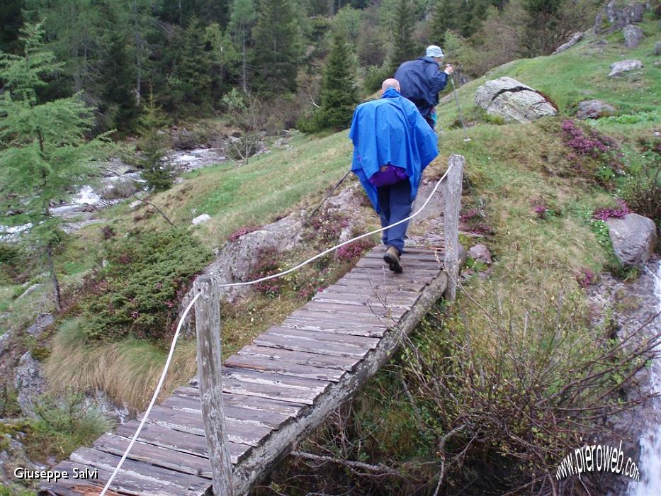 15° Atraversiamo sul ponticello in direzione Zulino.jpg